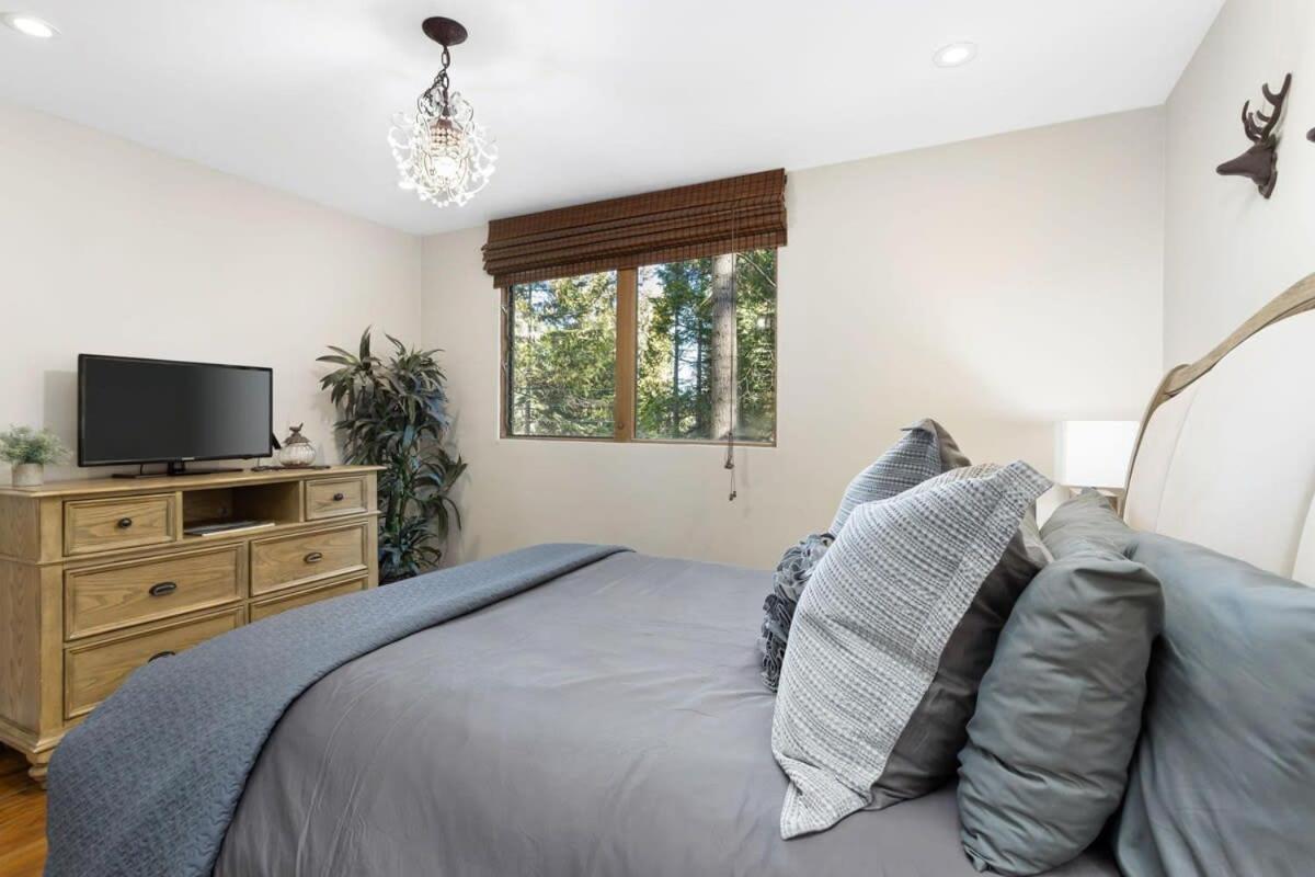 Snowflower Cabin Modern Luxe, 2 Level, 1500 Sqft, Ac, View, Dogs, Walk To Village Lake Arrowhead Exterior photo