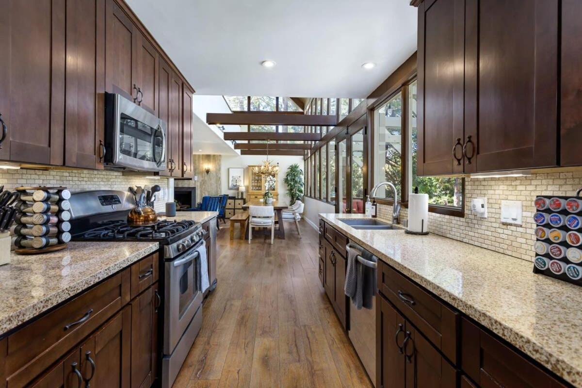 Snowflower Cabin Modern Luxe, 2 Level, 1500 Sqft, Ac, View, Dogs, Walk To Village Lake Arrowhead Exterior photo